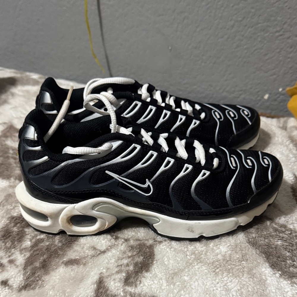 Nike Black and White Athletic Shoes